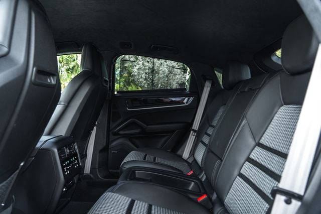 2024 Porsche Cayenne S Coupe - 23046246 - 18