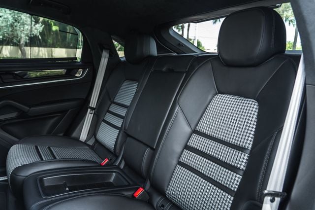 2024 Porsche Cayenne S Coupe - 23046246 - 19