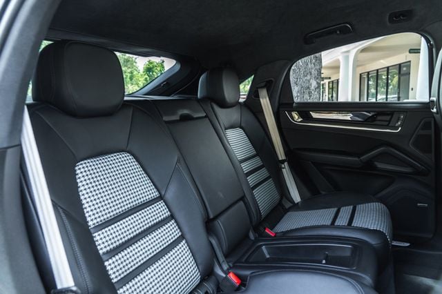 2024 Porsche Cayenne S Coupe - 23046246 - 20