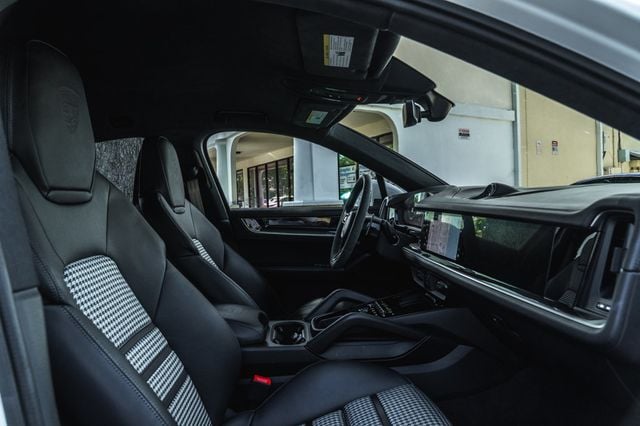 2024 Porsche Cayenne S Coupe - 23046246 - 22