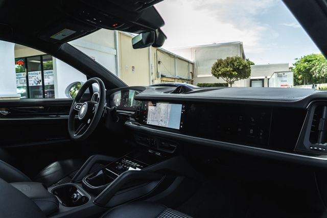 2024 Porsche Cayenne S Coupe - 23046246 - 24