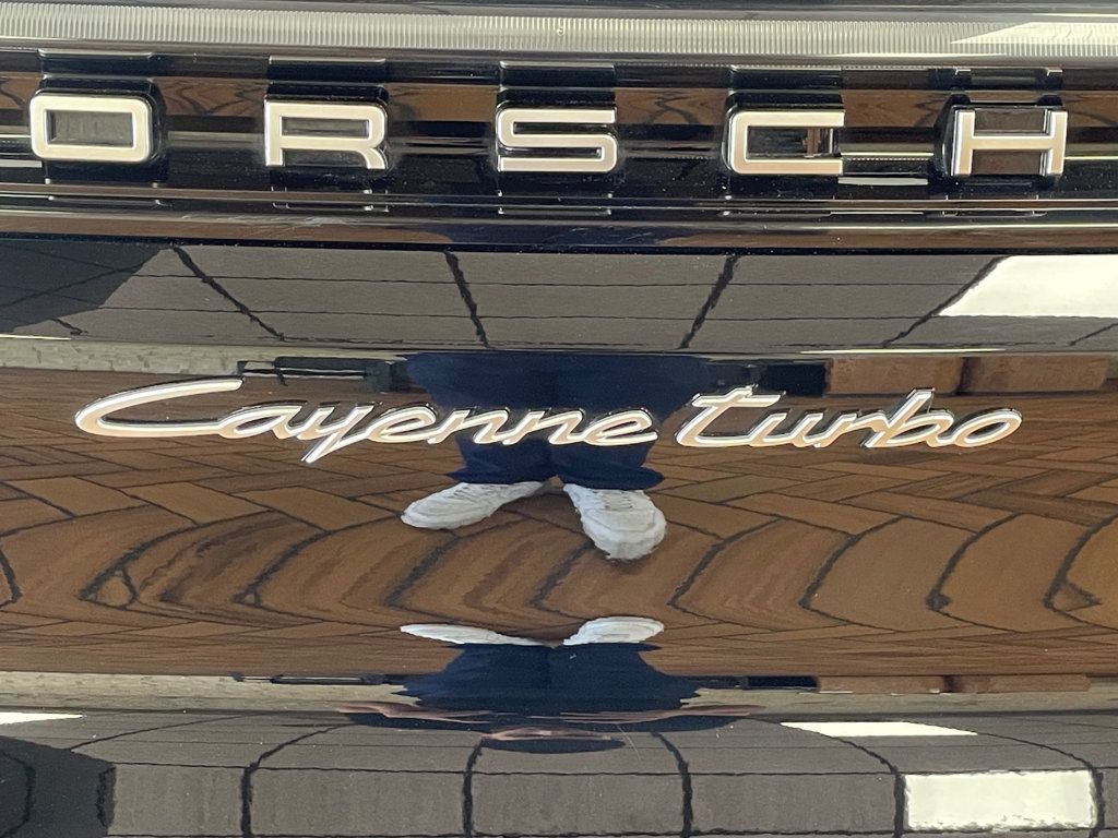 2024 Porsche Cayenne Turbo E-Hybrid - 23071311 - 11