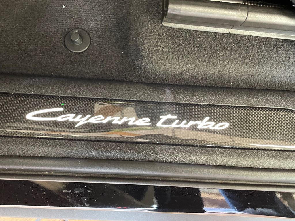 2024 Porsche Cayenne Turbo E-Hybrid - 23071311 - 19