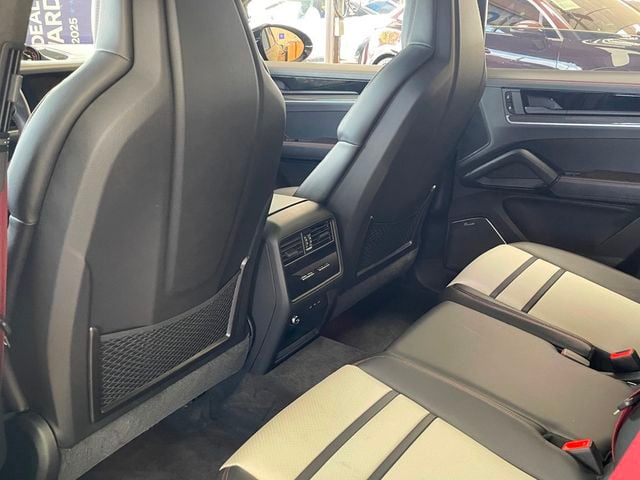 2024 Porsche Cayenne Turbo E-Hybrid - 23071311 - 22