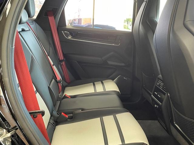 2024 Porsche Cayenne Turbo E-Hybrid - 23071311 - 25