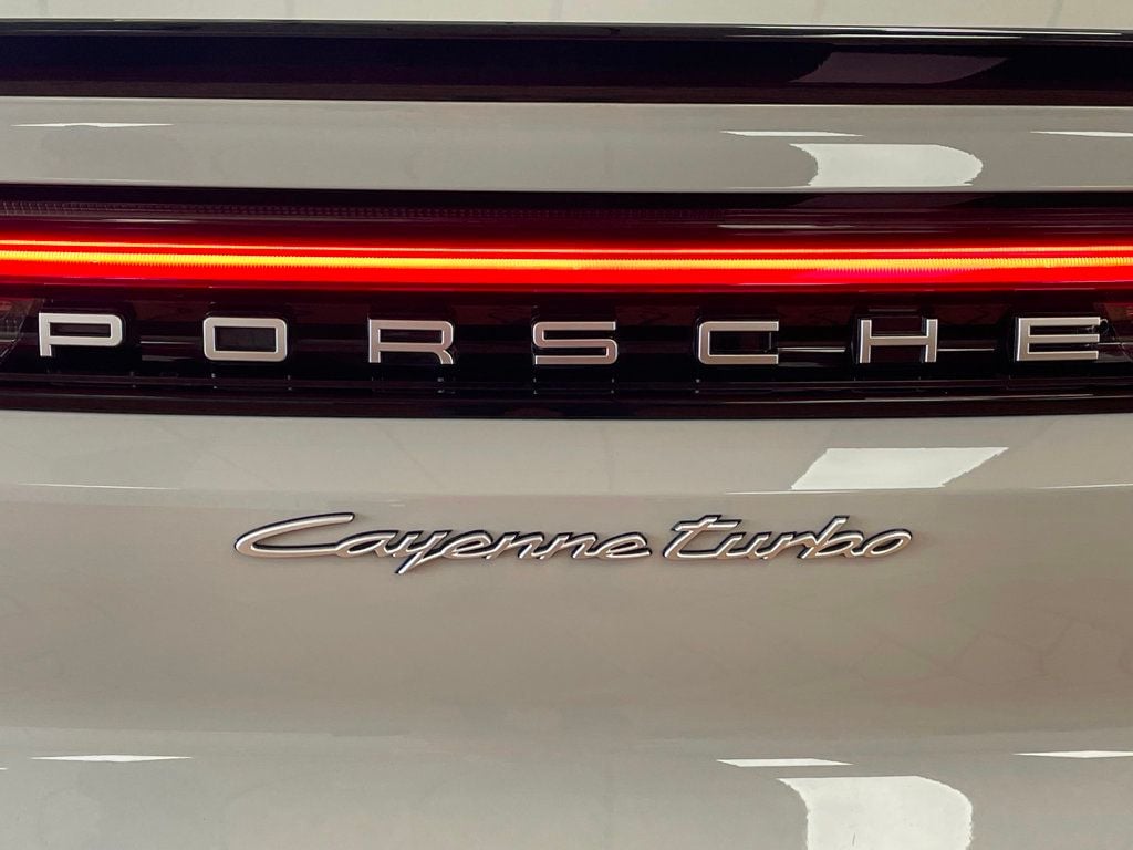2024 Porsche Cayenne Turbo E-Hybrid Coupe - 23040325 - 9