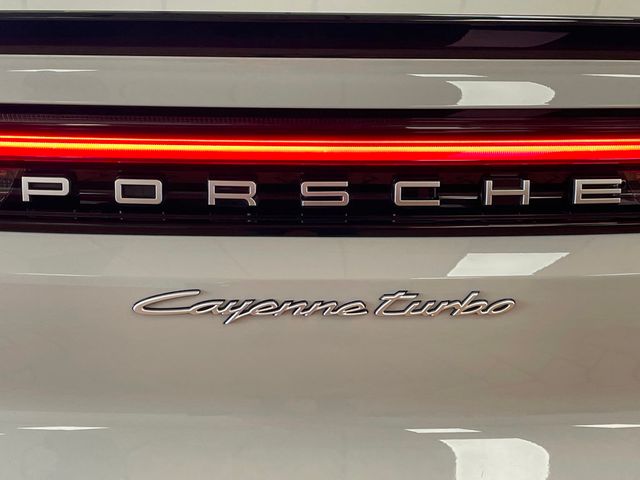 2024 Porsche Cayenne Turbo E-Hybrid Coupe - 23040325 - 9