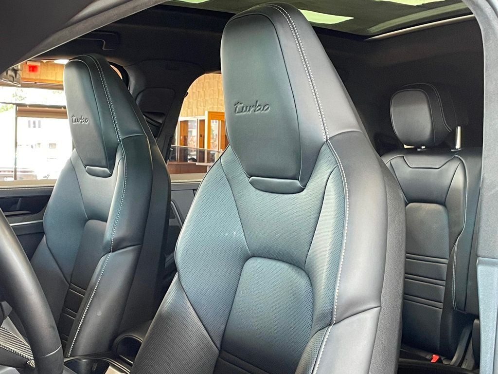 2024 Porsche Cayenne Turbo E-Hybrid Coupe - 23040325 - 13