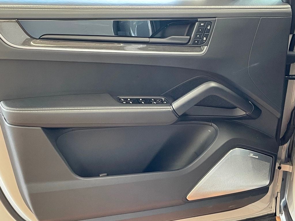 2024 Porsche Cayenne Turbo E-Hybrid Coupe - 23040325 - 17