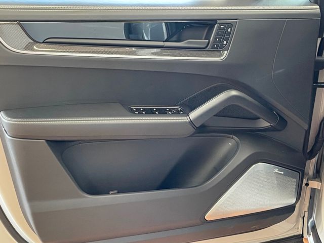 2024 Porsche Cayenne Turbo E-Hybrid Coupe - 23040325 - 17