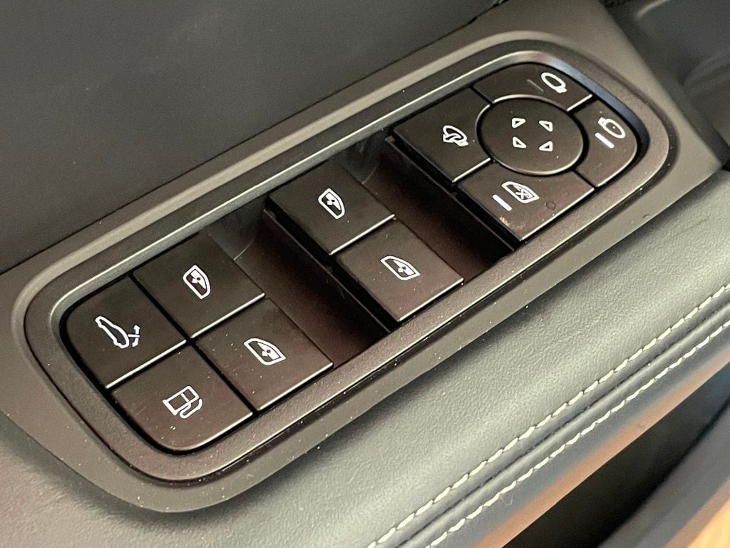 2024 Porsche Cayenne Turbo E-Hybrid Coupe - 23040325 - 19