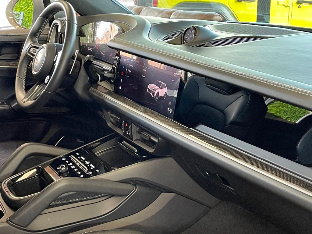 2024 Porsche Cayenne Turbo E-Hybrid Coupe - 23040325 - 28