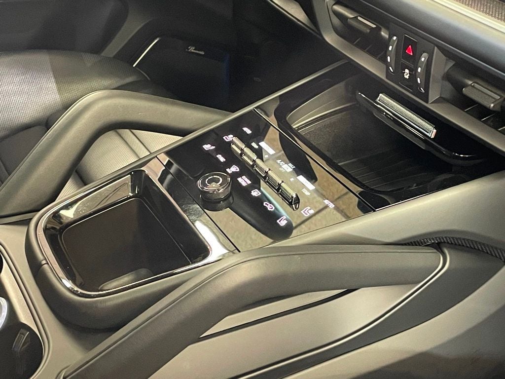 2024 Porsche Cayenne Turbo E-Hybrid Coupe - 23040325 - 29