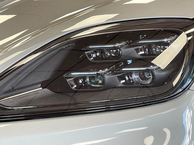 2024 Porsche Cayenne Turbo E-Hybrid Coupe - 23040325 - 3