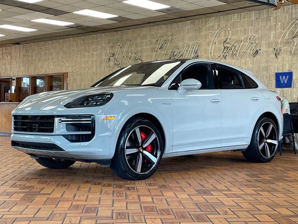 2024 Porsche Cayenne Turbo E-Hybrid Coupe - 23040325 - 4