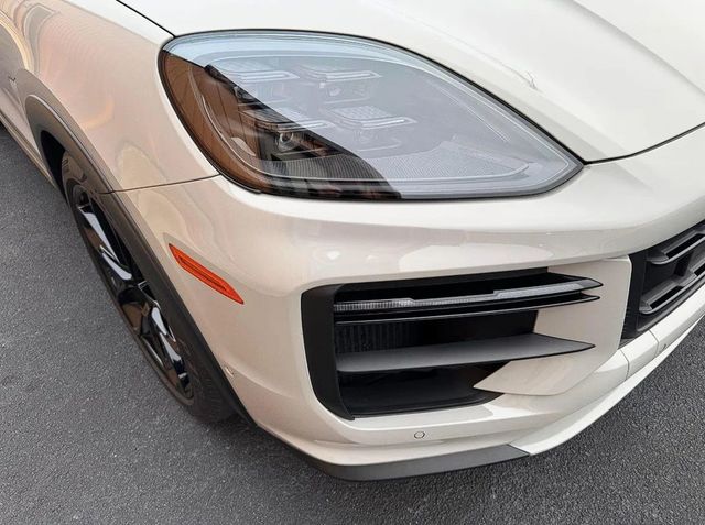 2024 Porsche Cayenne Turbo GT Coupe - 22938494 - 18