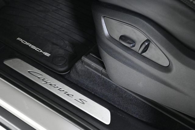 2024 Porsche Cayenne Coupe S - 22931293 - 25