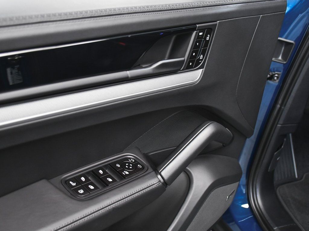 2024 Porsche Cayenne E-Hybrid S photo 10