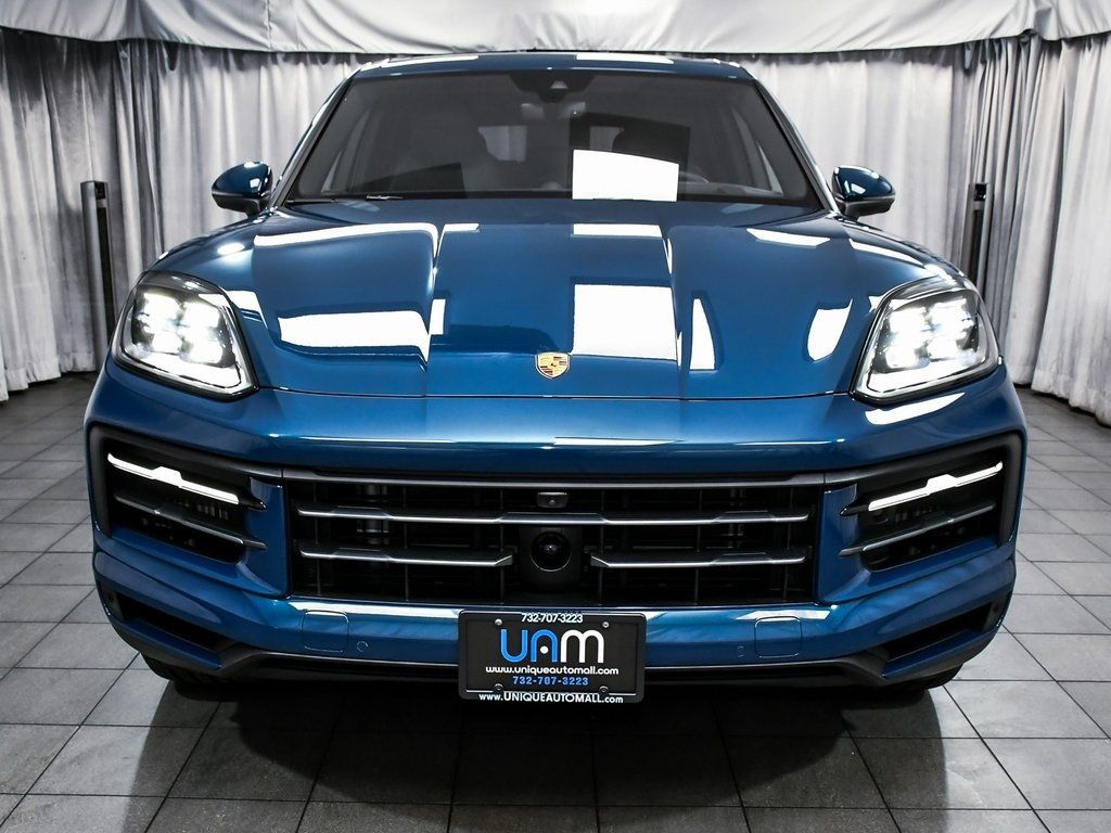2024 Porsche Cayenne E-Hybrid S photo 2