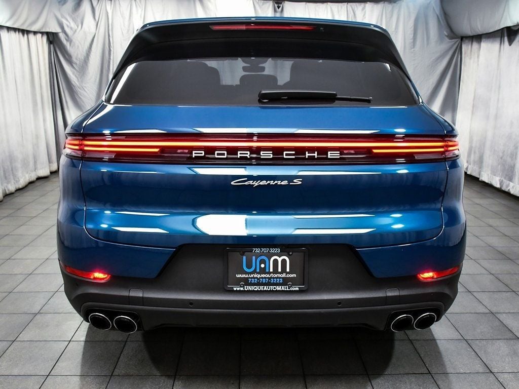 2024 Porsche Cayenne E-Hybrid S photo 5