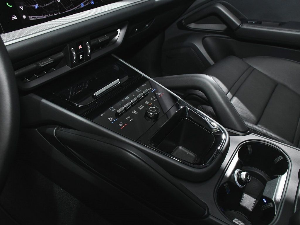 2024 Porsche Cayenne E-Hybrid S photo 43