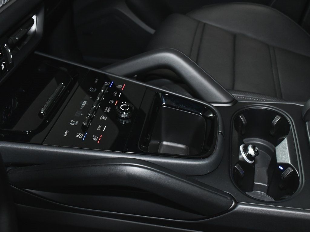 2024 Porsche Cayenne E-Hybrid S photo 44