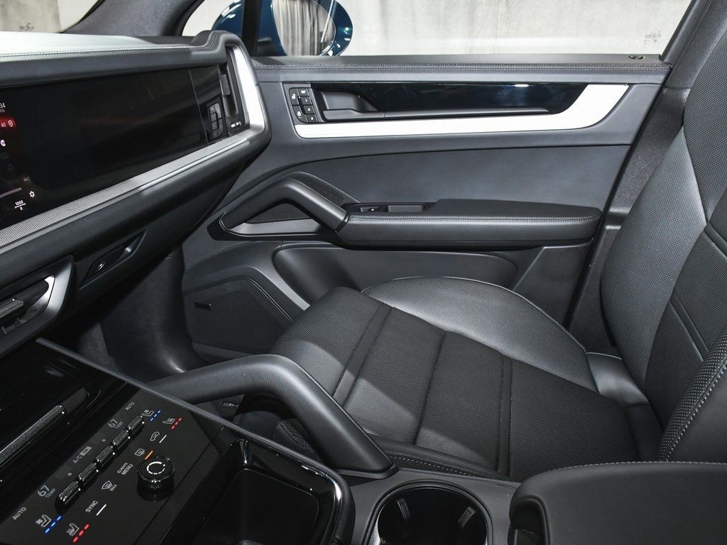 2024 Porsche Cayenne E-Hybrid S photo 47