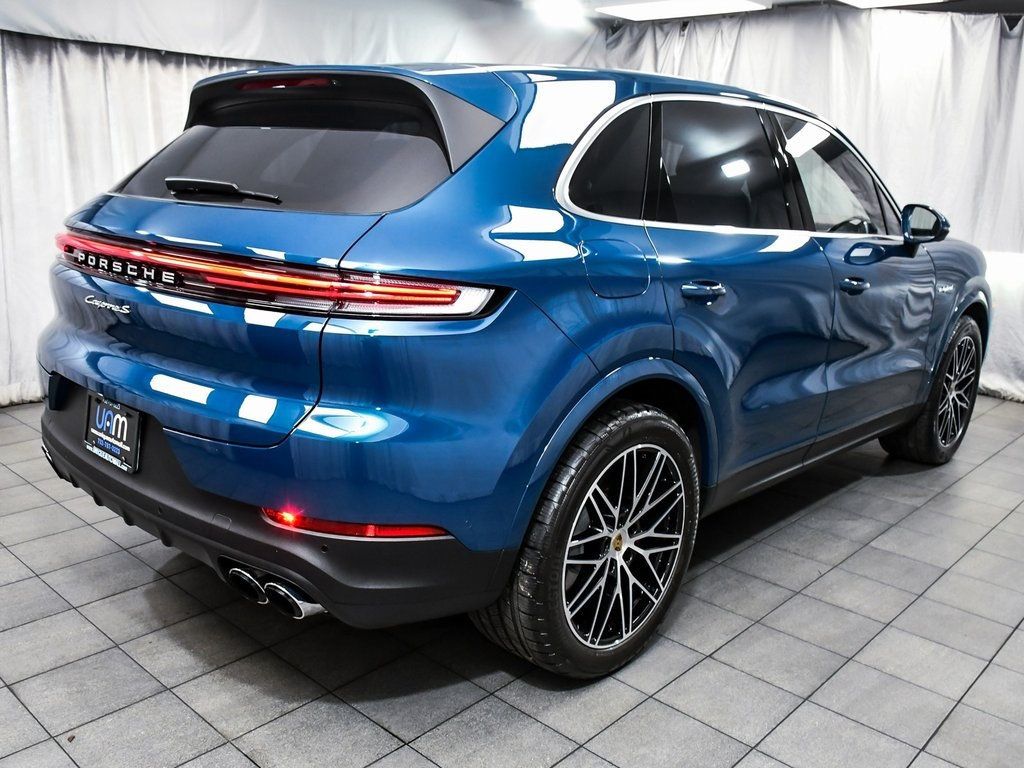 2024 Porsche Cayenne E-Hybrid S photo 6