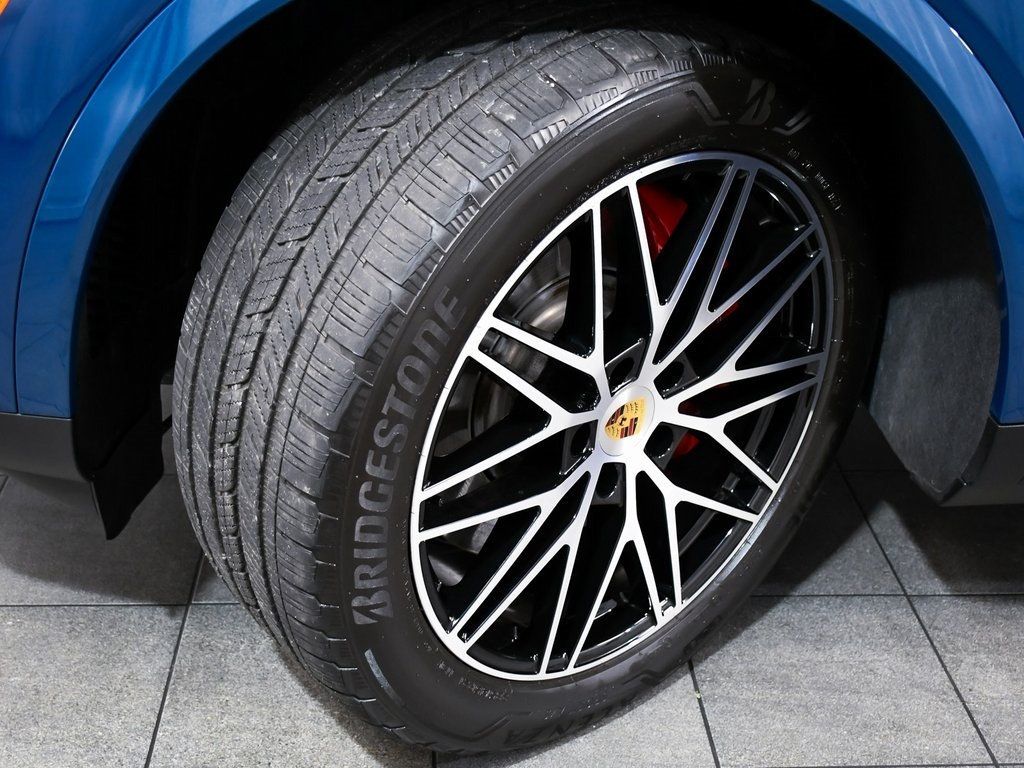 2024 Porsche Cayenne E-Hybrid S photo 7