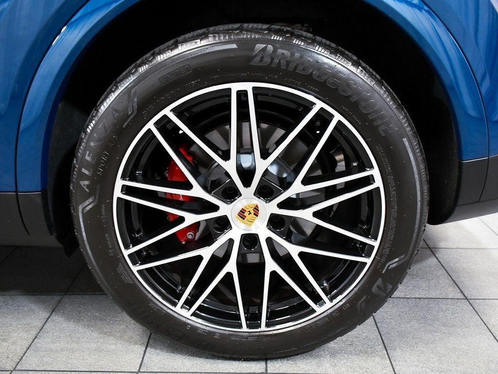 2024 Porsche Cayenne E-Hybrid S photo 8