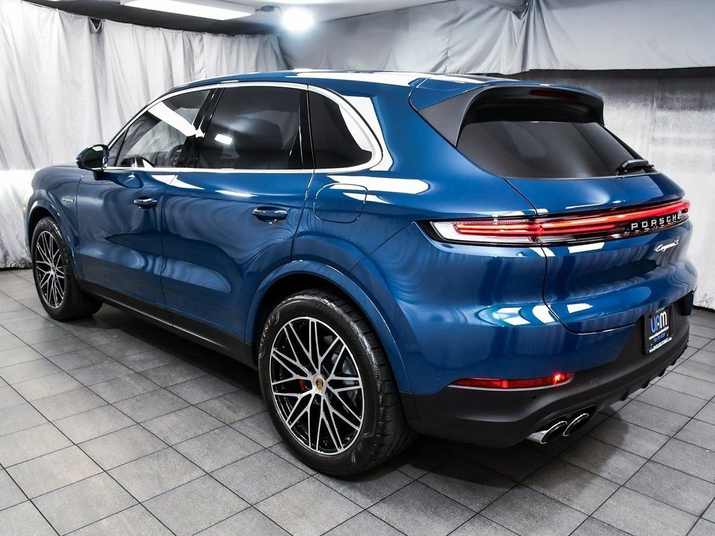 2024 Porsche Cayenne E-Hybrid S photo 4