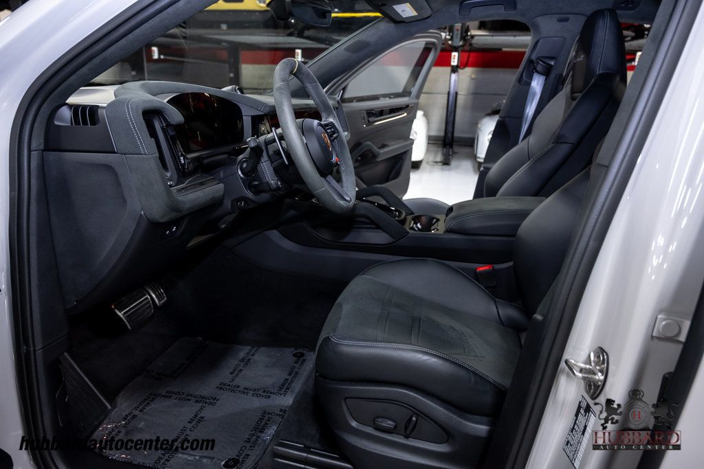 2024 Porsche Cayenne Turbo GT  - 22940139 - 16