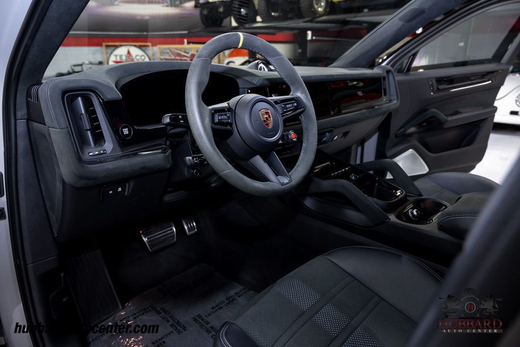 2024 Porsche Cayenne Turbo GT  - 22940139 - 17