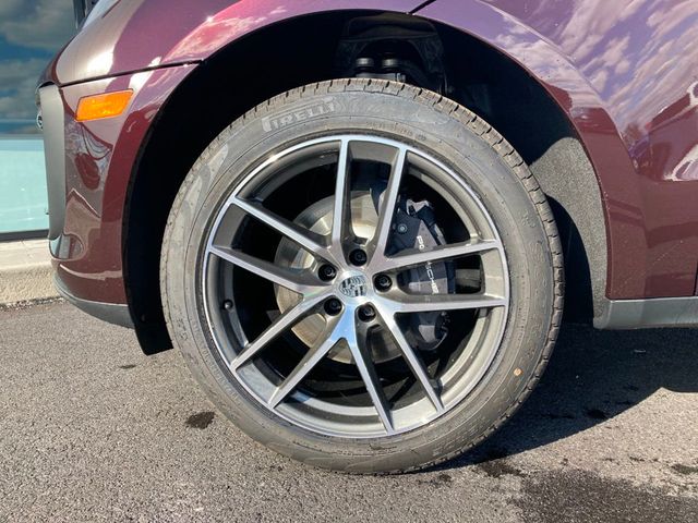2024 Porsche Macan   - 22182140 - 13