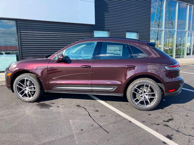 2024 Porsche Macan   - 22182140 - 1