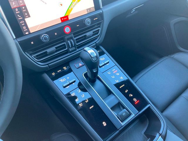 2024 Porsche Macan   - 22182140 - 20