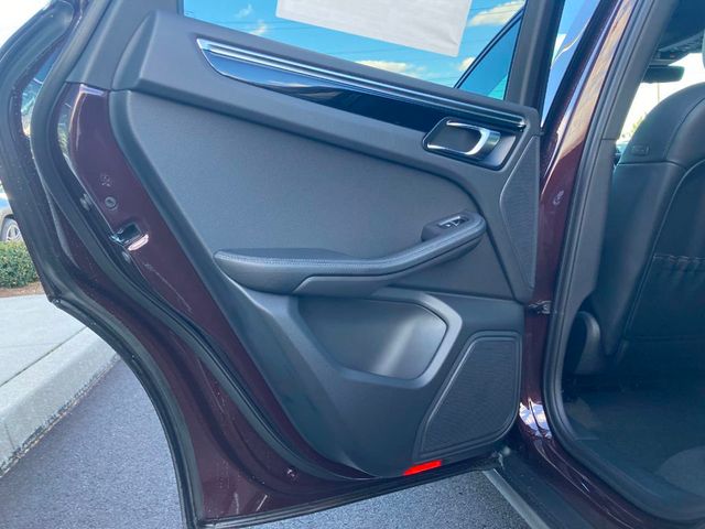 2024 Porsche Macan   - 22182140 - 21