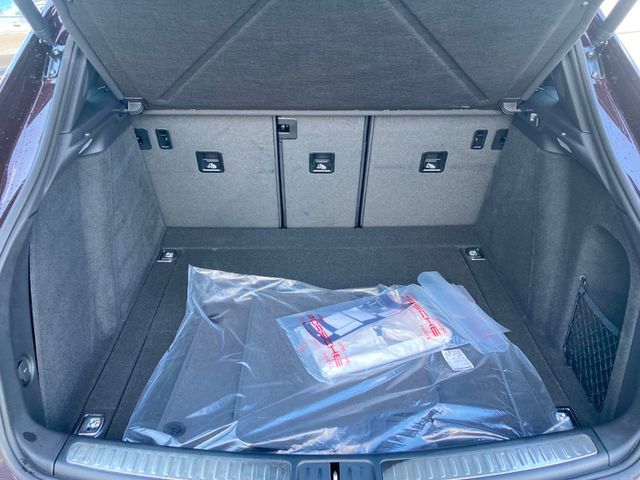 2024 Porsche Macan   - 22182140 - 23