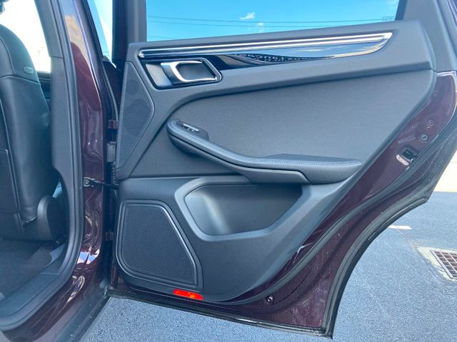 2024 Porsche Macan   - 22182140 - 24