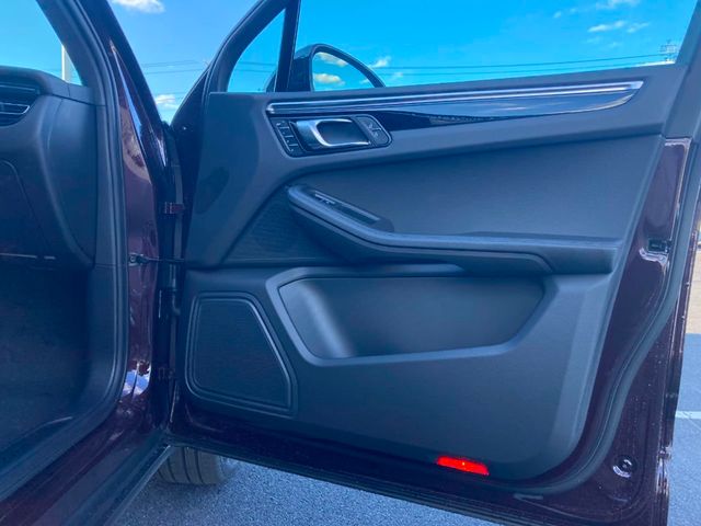 2024 Porsche Macan   - 22182140 - 25