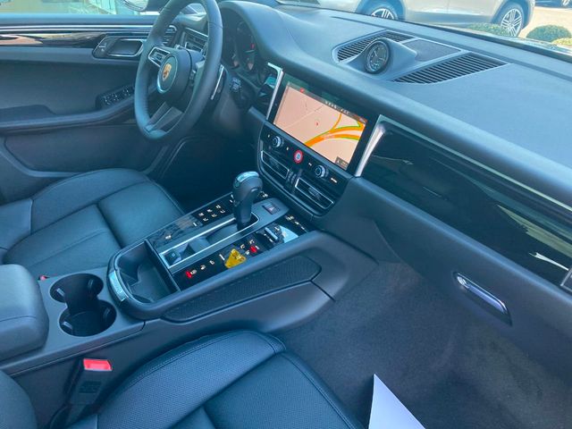 2024 Porsche Macan   - 22182140 - 26