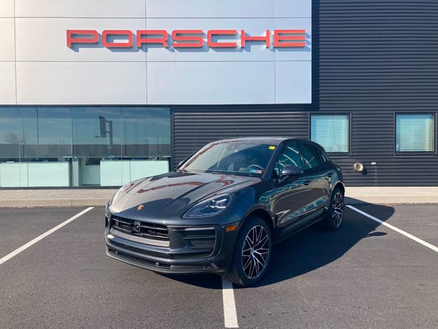 2024 Porsche Macan   - 22209310 - 0