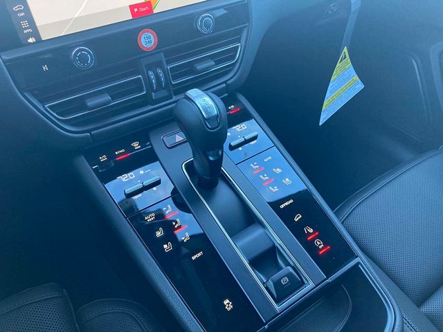 2024 Porsche Macan   - 22209310 - 24