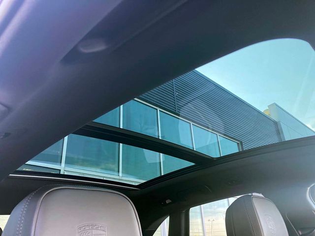 2024 Porsche Macan   - 22209310 - 30