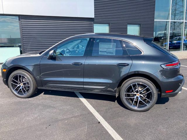 2024 Porsche Macan   - 22331237 - 13
