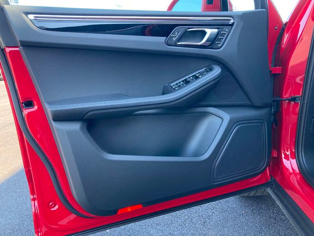 2024 Porsche Macan   - 22344499 - 16