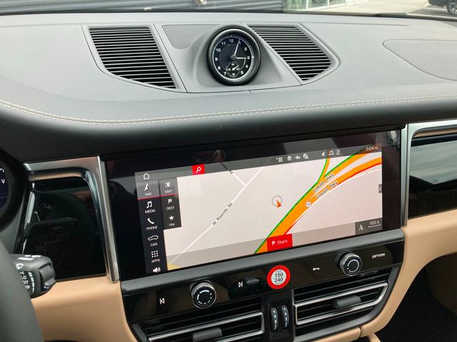 2024 Porsche Macan   - 22380942 - 15