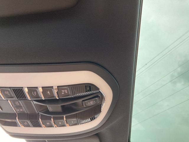 2024 Porsche Macan   - 22380942 - 18