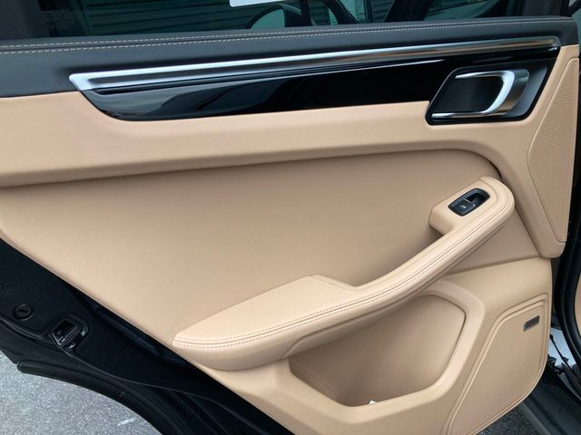 2024 Porsche Macan   - 22380942 - 19