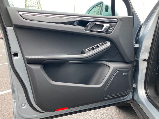 2024 Porsche Macan   - 22407245 - 19